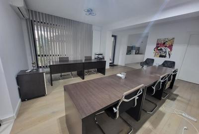 Apartament cu 2 camere în Apărătorii Patriei
