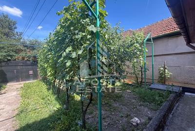 Casă individuală cu 3 camere cu Canalizare în Plopi