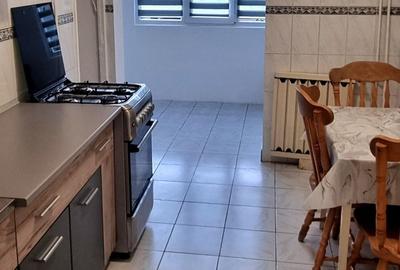 Apartament cu 2 camere decomandat în Aradului