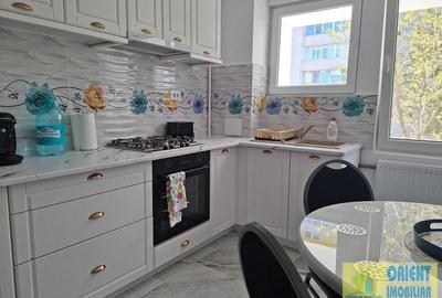 Apartament cu 3 camere semidecomandat în Central