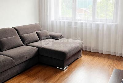 Apartament cu 2 camere semidecomandat, mobilat în Podul de Fier