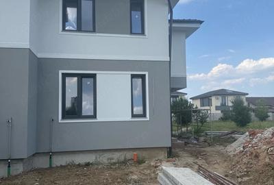 Casă cu 3 camere cu Teren 370 Mp în Central - 2