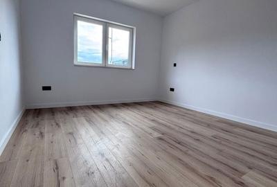 Casă cu 4 camere cu Teren 500 Mp în Central - 1