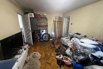 Apartament 2 camere, etaj 3, semi-decomandat - zona Dambovita - 1