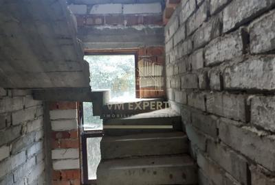 Casă cu 5 camere cu Teren 5000 Mp în Central - 7
