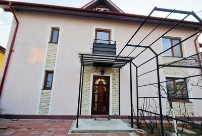 Casă individuală cu 4 camere cu Canalizare în Central - 1