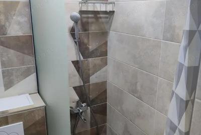 Garsonieră decomandată în Titan