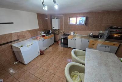 Casă cu 8 camere cu Teren 750 Mp în Micești - 5