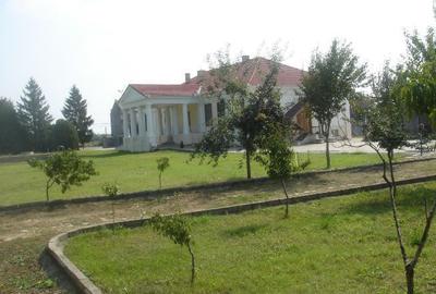 Vand CONAC cu istoric, sec XIX, renovat si evaluat in primele 10 din Romania, granita Varsand