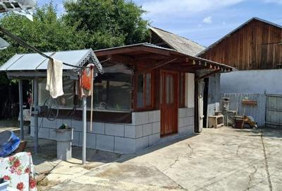 Apartament cu 4 camere decomandat în Gioseni - 4