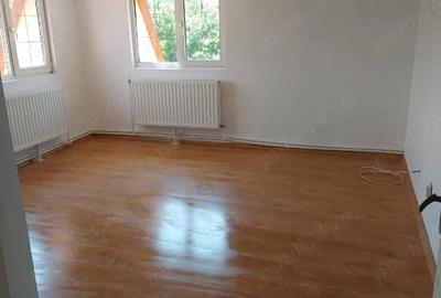 Casă cu 3 camere cu Teren 500 Mp în Central - 2