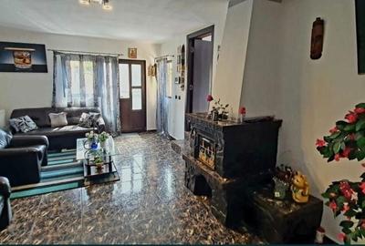 Casă cu 4 camere în Central - 2