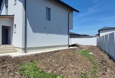 Casă cu 4 camere cu Teren 364 Mp în Central