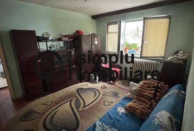 2 semidecomandate, parter, Craiovita - 67 500 Euro - 2