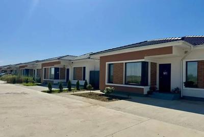 Casă cu 4 camere cu Teren 400 Mp în Ferme - 16