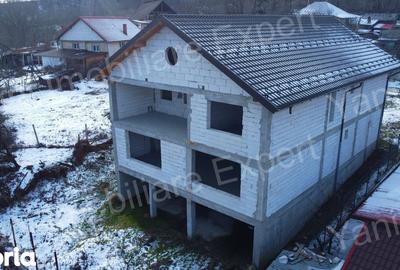 Casă cu 4 camere cu Teren 723 Mp în Central - 1