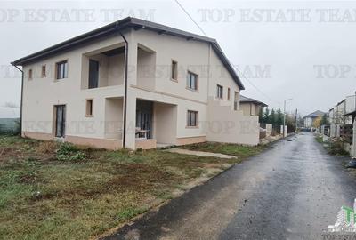Casa de vanzare cu perete individual - Intimitate si confort garantate!