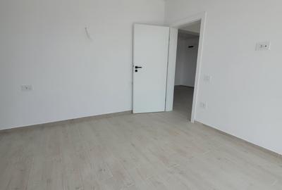 Apartament cu 3 camere semidecomandat în Central - 18