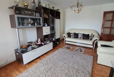 Apartament cu 3 camere decomandat în Traian - 13