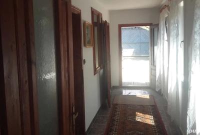 Casă cu Teren 2500 Mp în Central