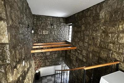 Casă cu 4 camere cu Teren 4472 Mp în Central - 9