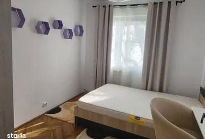 Apartament cu 4 camere decomandat în Podul de Piatră - 4