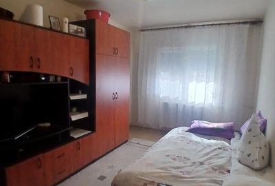 Garsonieră semidecomandată, mobilată în Buziașului