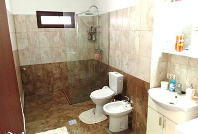 Casă cu 5 camere cu Teren 700 Mp în Central - 12