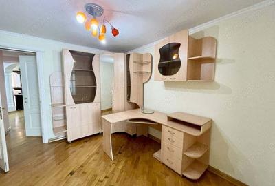 Apartament cu 3 camere decomandat în Planete - 2