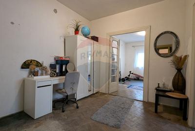 Casă cu 11 camere cu Teren 330 Mp în Iancului - 23