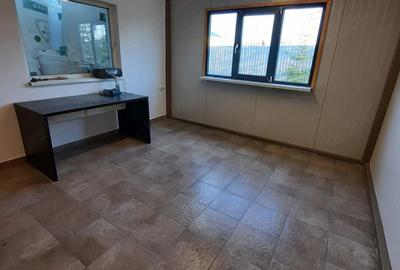 Spațiu comercial, de 200 mp, în Sicrita - 7
