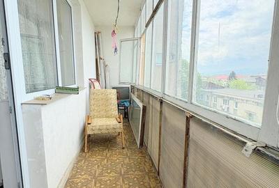 Apartament cu 3 camere decomandat în Cornișa - 9
