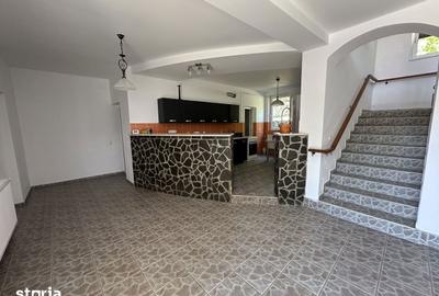Casă cu 8 camere cu Teren 1110 Mp în Central - 16