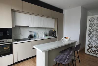 Penthouse cu 4 camere decomandat în P-ța Romană - 1