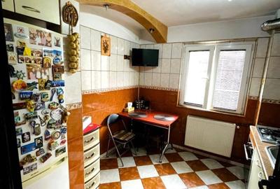 Apartament cu 3 camere semidecomandat în Berceni - 1