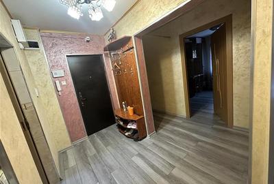 Decomandat la et 2/4 mobilat complet linga piata Doina - 11