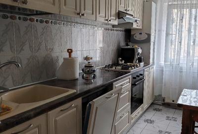 Apartament cu 3 camere decomandat în Central - 1