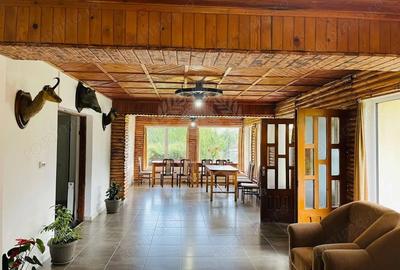 Casă cu 13 camere cu Teren 2400 Mp în Brebu - 1