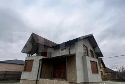Casă cu 5 camere cu Teren 5000 Mp în Unirea