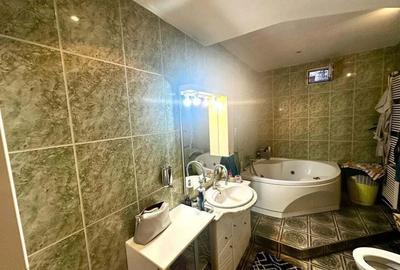 Casă cu 6 camere cu Canalizare în Aradul Nou - 2