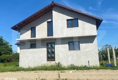 Casă cu 4 camere cu Teren 300 Mp în Comișani