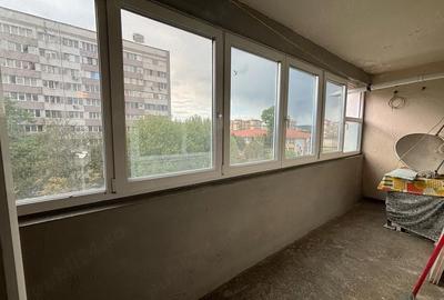 Apartament cu 2 camere semidecomandat în Micro 4