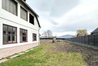 Curte Generoasa Zona Linistita - 4