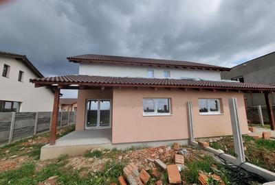 Duplex de vânzare Calea Medveș - 4 camere - 133.000 Euro + TVA - 4
