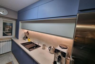 Apartament cu 4 camere semidecomandat, mobilat în CET - 13