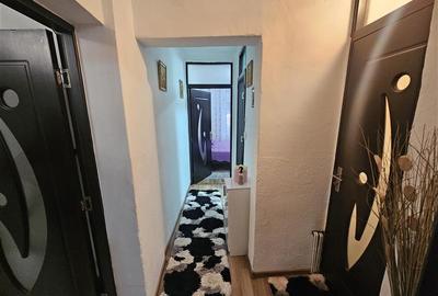 Apartament cu 3 camere semidecomandat în Micro IV - 10