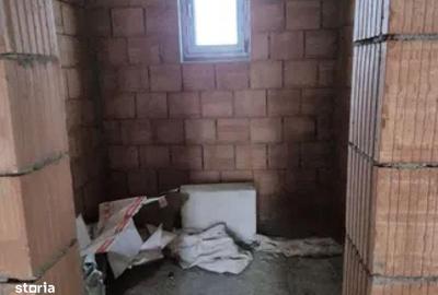 Casă cu 4 camere în Ciritei