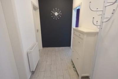 Apartament cu 3 camere decomandat în Tractorul - 2