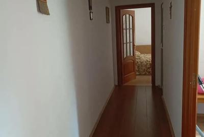 Apartament cu 3 camere semidecomandat în Berceni - 8