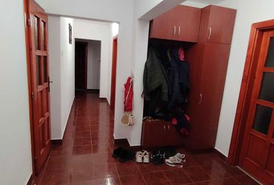 Apartament cu 4 camere decomandat în Rogerius